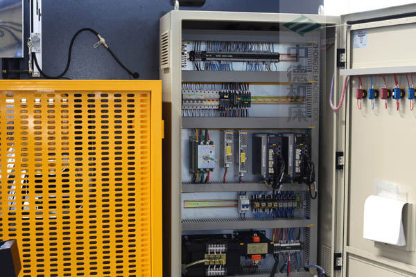 ZDPE8025-ESTUN原廠適配電氣箱總成，抗干擾能力強(qiáng)，電氣運(yùn)行穩(wěn)定.jpg